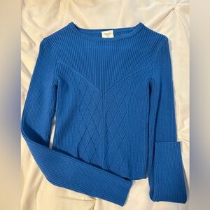 Abercrombie sweater, very warm, size xs, worn once!